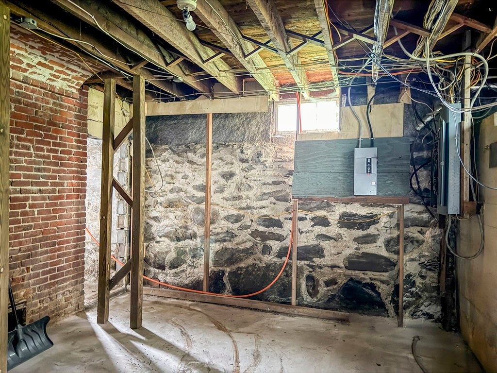 35 Leominster Rd, Lunenburg, MA Photo #36