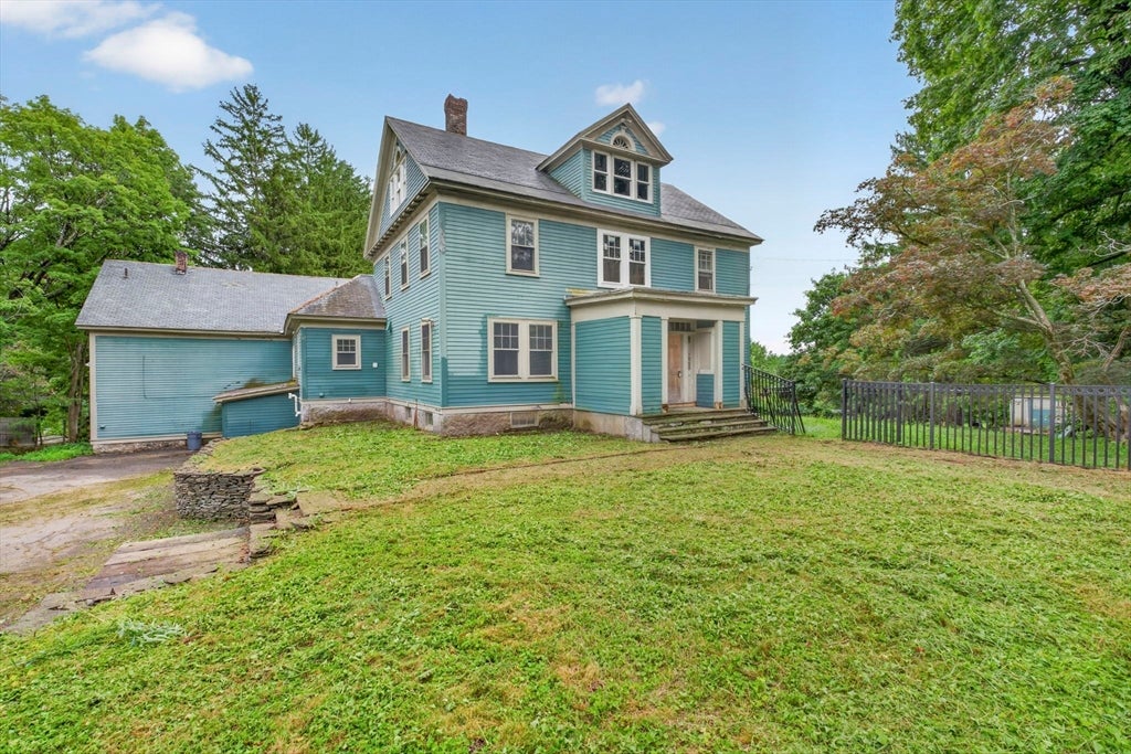 Photo of 35 Leominster Rd, Lunenburg, MA