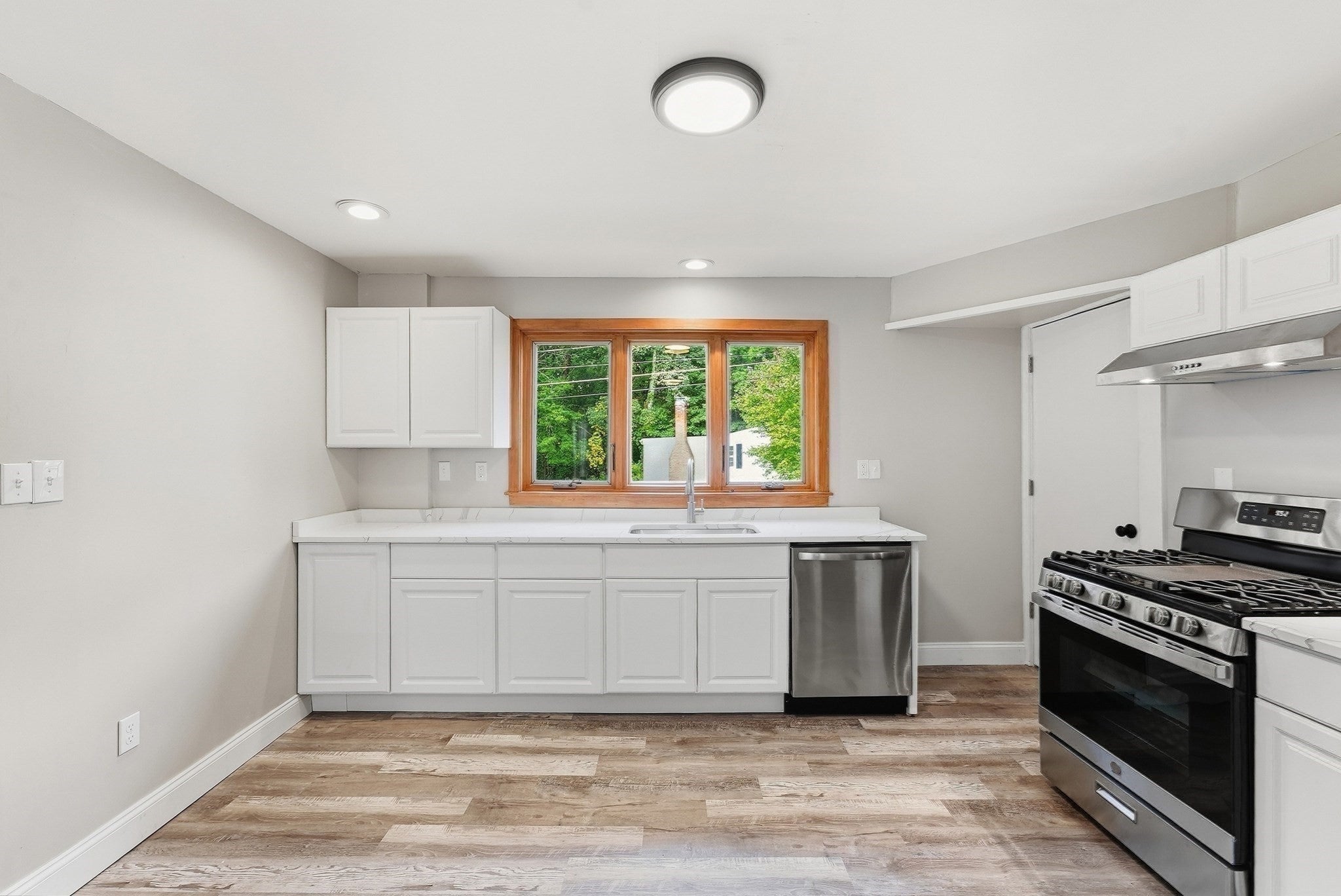 102 Tiffany St, Springfield, MA Photo #11