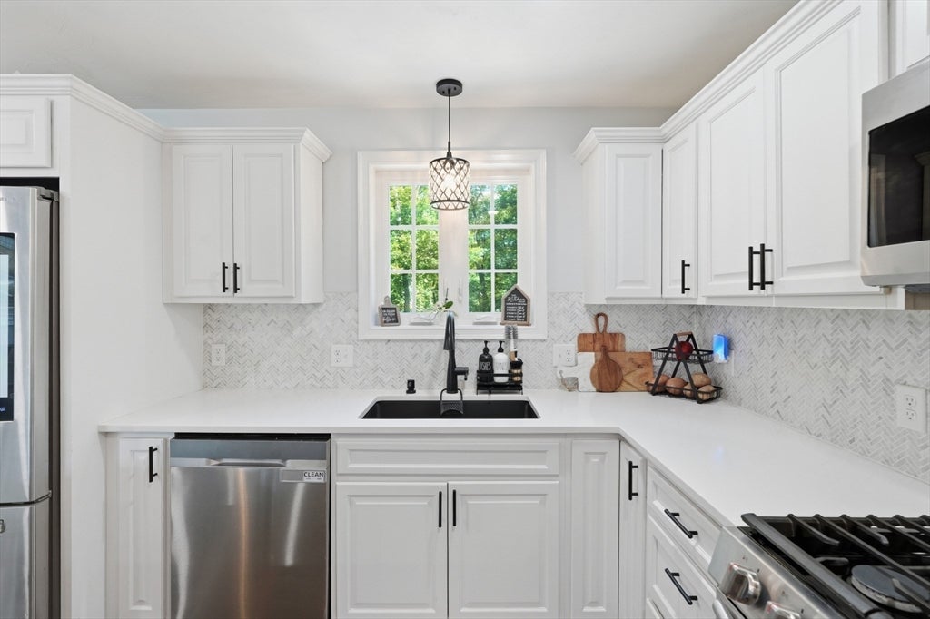 23 Richard K Stevens Dr, North Attleboro, MA Photo #3