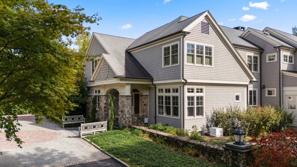 9 STONEGATE DR, WESTWOOD, MA 02090 - Image 8bb7bc40fdba6e06e76da6bc04aae94c/3969858150