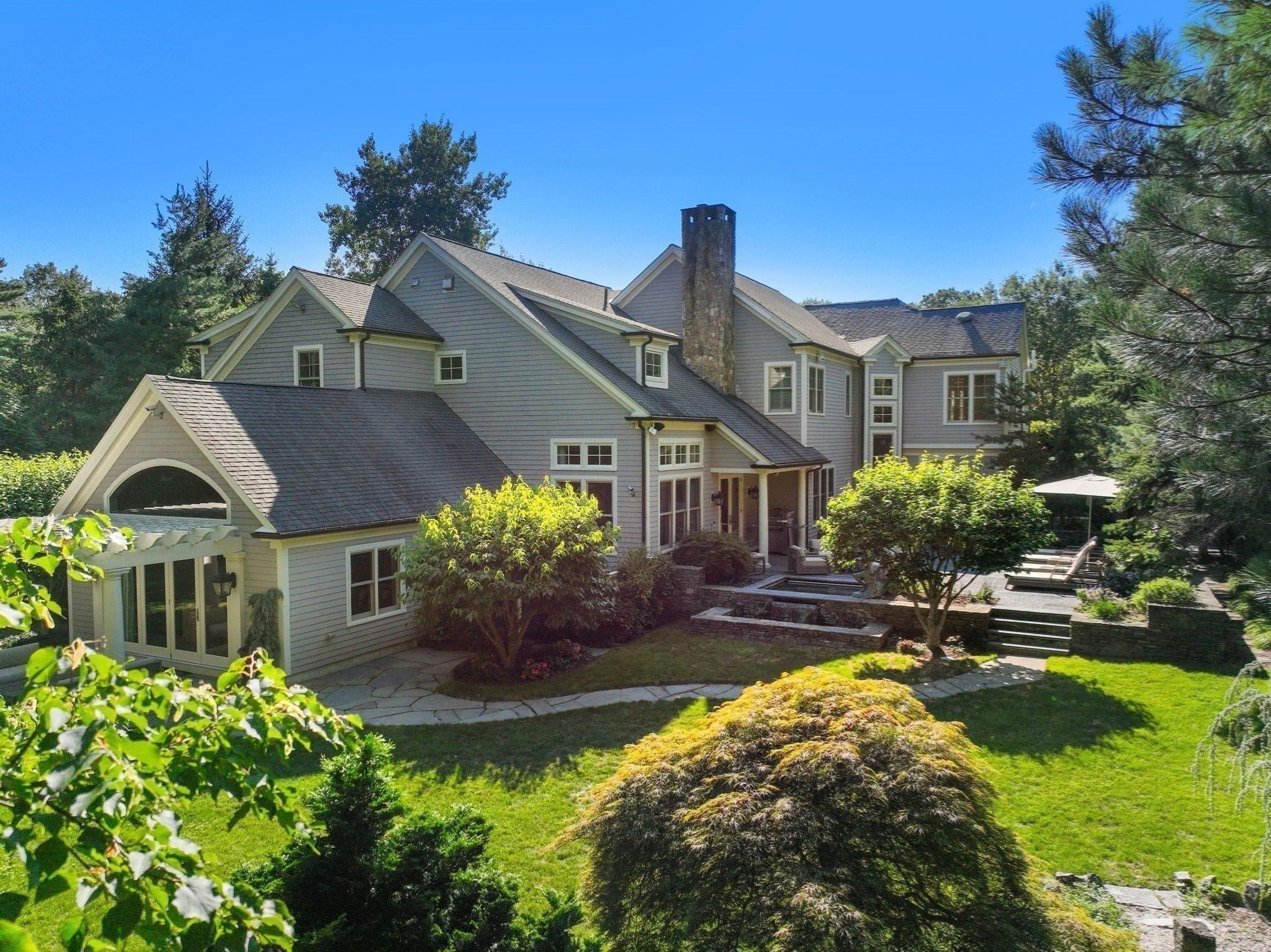 9 Stonegate Dr, Westwood MA 02090