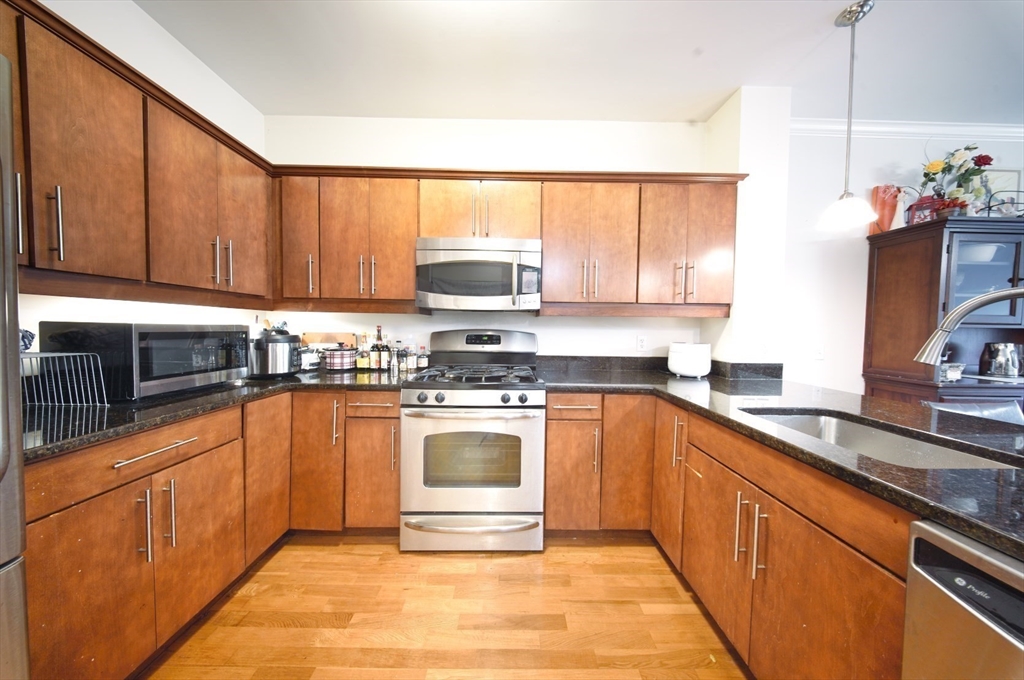 35 Commonwealth Ave 404