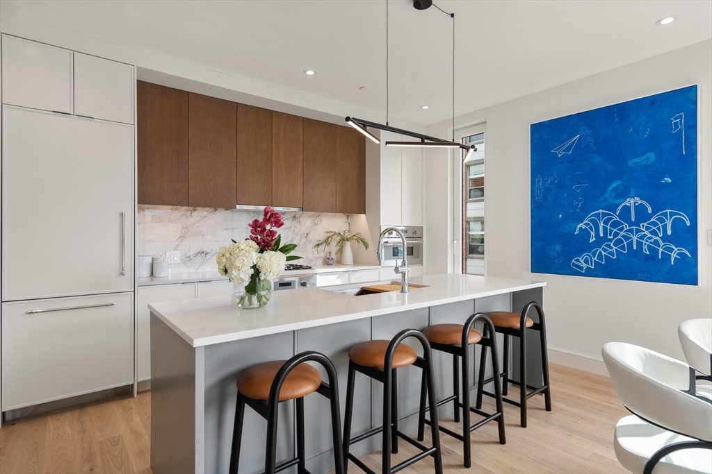 595 Albany Street 502