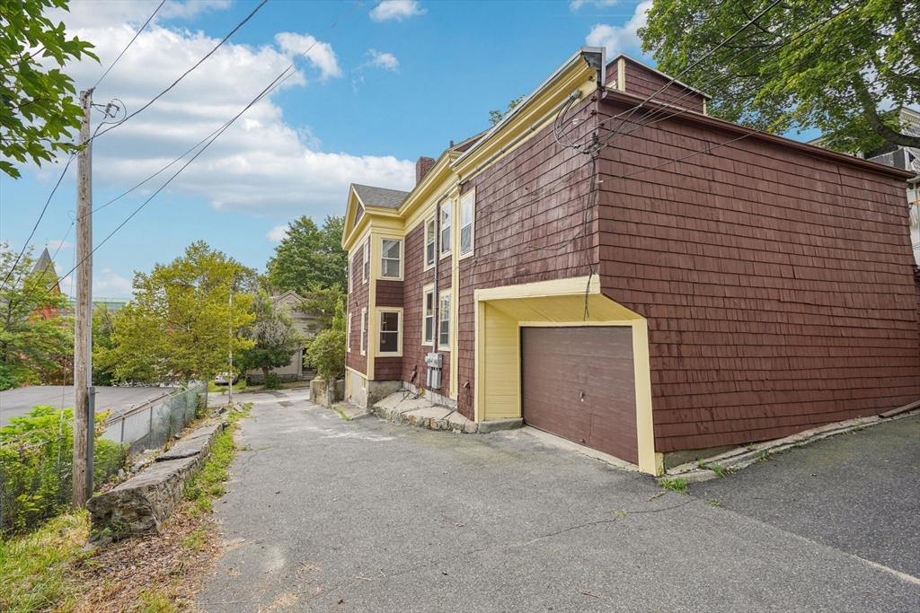 4 Crown St