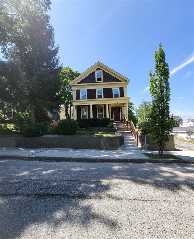 4 Crown St