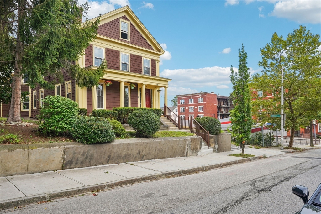 4 Crown St