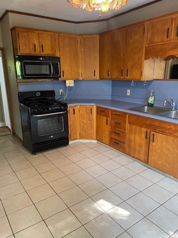 889 Amesbury Rd