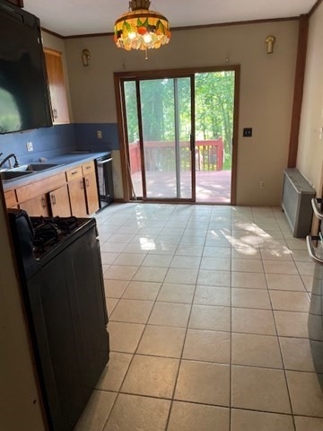 889 Amesbury Rd