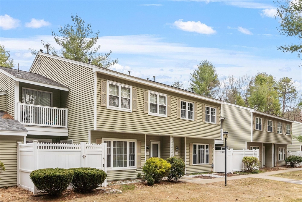 208 Edgebrook Dr 208