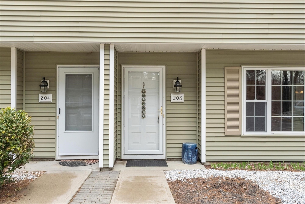 208 Edgebrook Dr 208