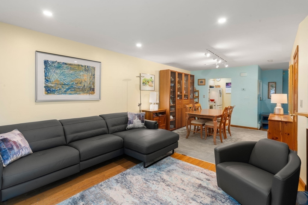 27 5th Ave 27