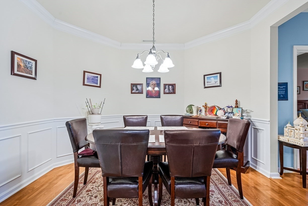 Natick, Massachusetts 01760, United States, 2 Bedrooms Bedrooms, ,2 BathroomsBathrooms,Residential,Active,2103