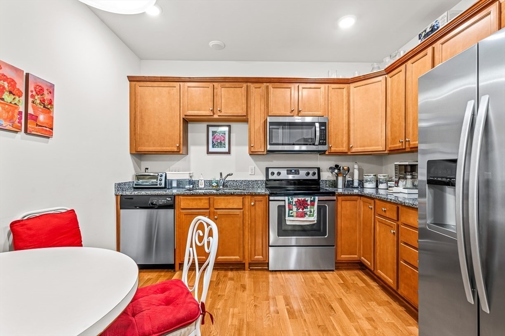 Natick, Massachusetts 01760, United States, 2 Bedrooms Bedrooms, ,2 BathroomsBathrooms,Residential,Active,2103