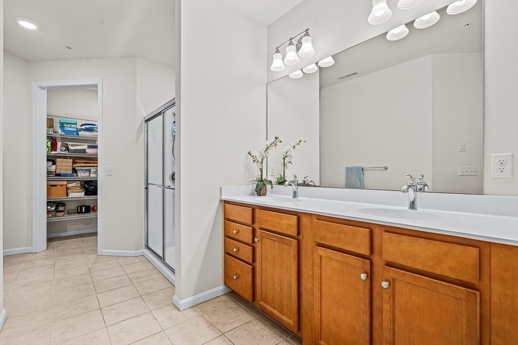 Natick, Massachusetts 01760, United States, 2 Bedrooms Bedrooms, ,2 BathroomsBathrooms,Residential,Active,2103