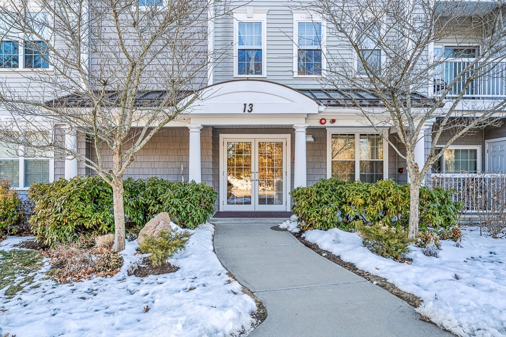 Natick, Massachusetts 01760, United States, 2 Bedrooms Bedrooms, ,2 BathroomsBathrooms,Residential,Active,2103