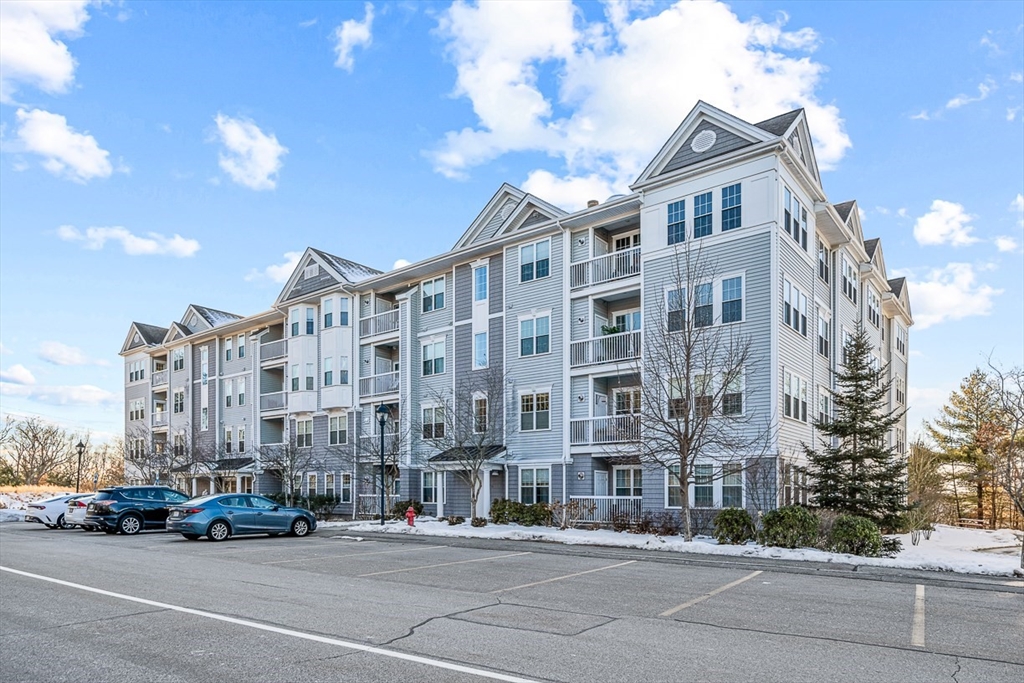 Natick, Massachusetts 01760, United States, 2 Bedrooms Bedrooms, ,2 BathroomsBathrooms,Residential,Active,2103