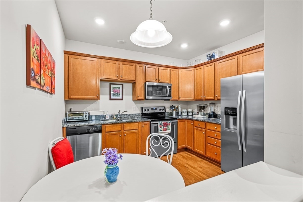 Natick, Massachusetts 01760, United States, 2 Bedrooms Bedrooms, ,2 BathroomsBathrooms,Residential,Active,2103