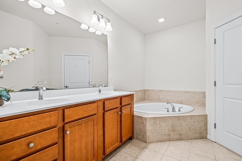 Natick, Massachusetts 01760, United States, 2 Bedrooms Bedrooms, ,2 BathroomsBathrooms,Residential,Active,2103