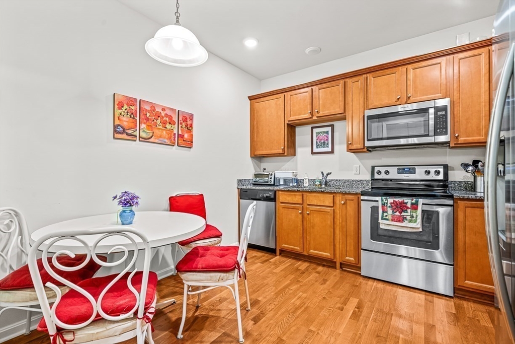 Natick, Massachusetts 01760, United States, 2 Bedrooms Bedrooms, ,2 BathroomsBathrooms,Residential,Active,2103