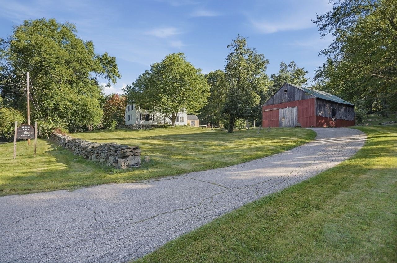 Photo of 67 Stone School Road, Sutton, MA