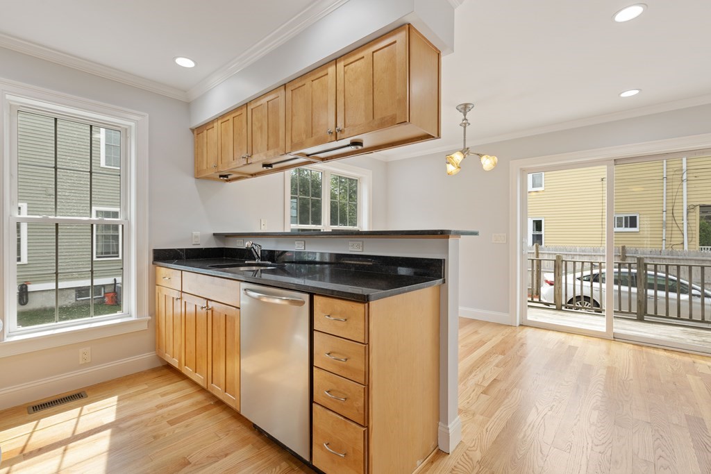 58 Holton St 58