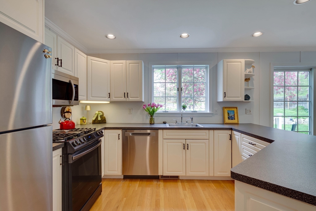 42 Spruce Road, North Reading, MA Photo #4