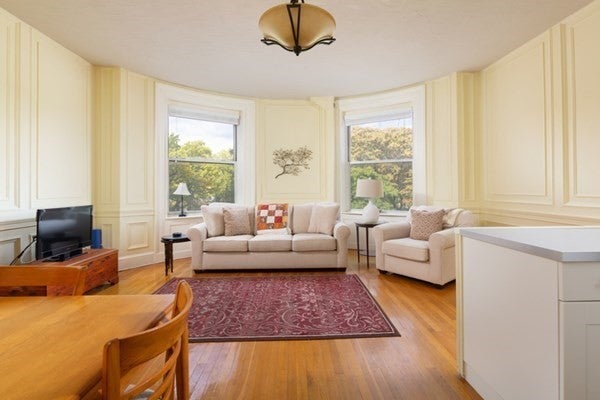 244 Beacon 2B
