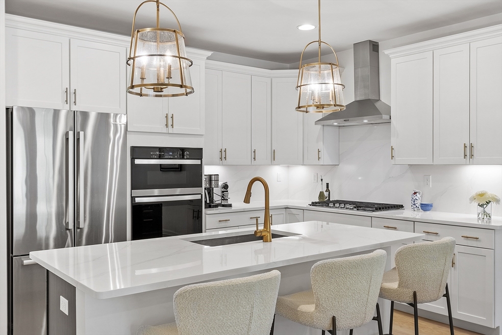 121 White Pond Way 121