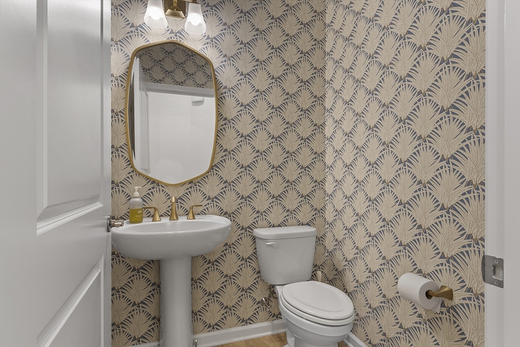 121 White Pond Way 121