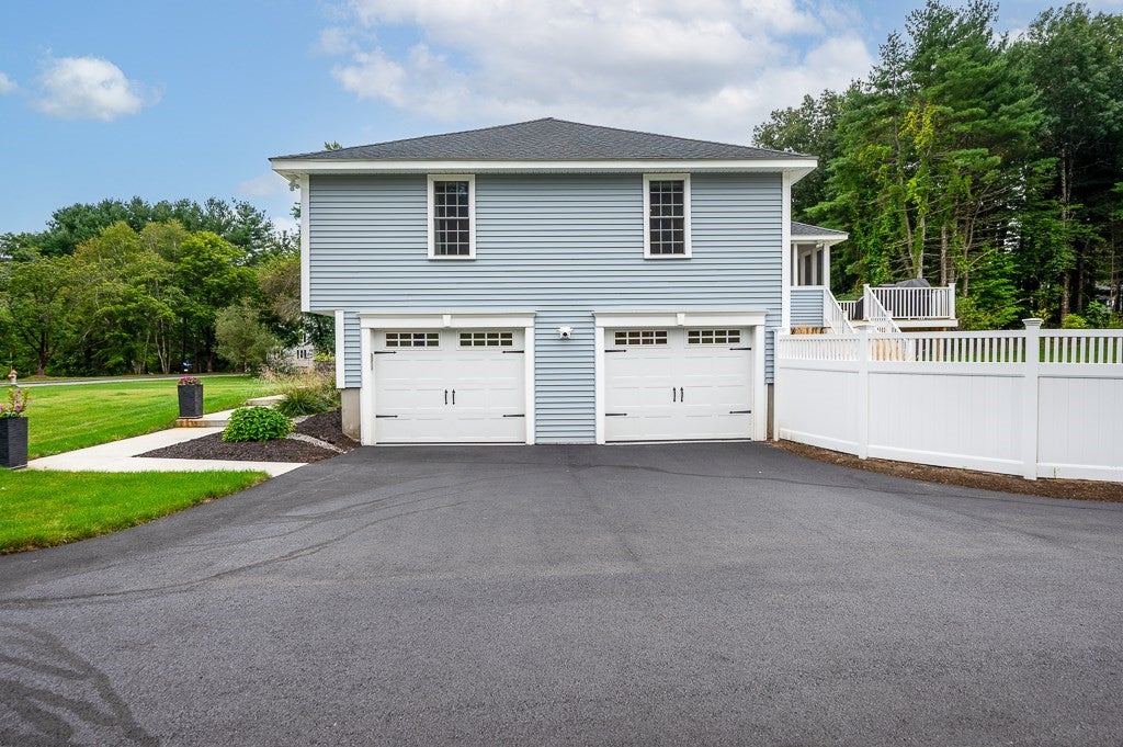 73 Minehan Ln