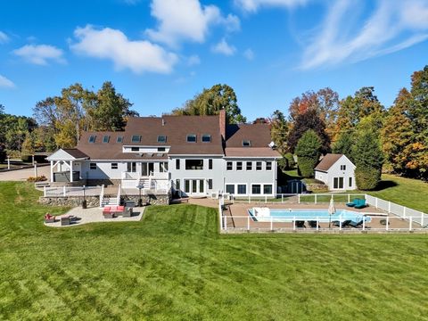 6 Lynbrook Rd Southborough MA 01772