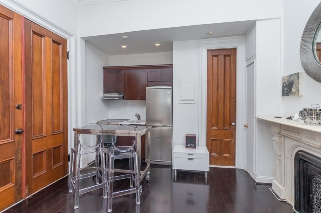 529 Columbus Ave 17
