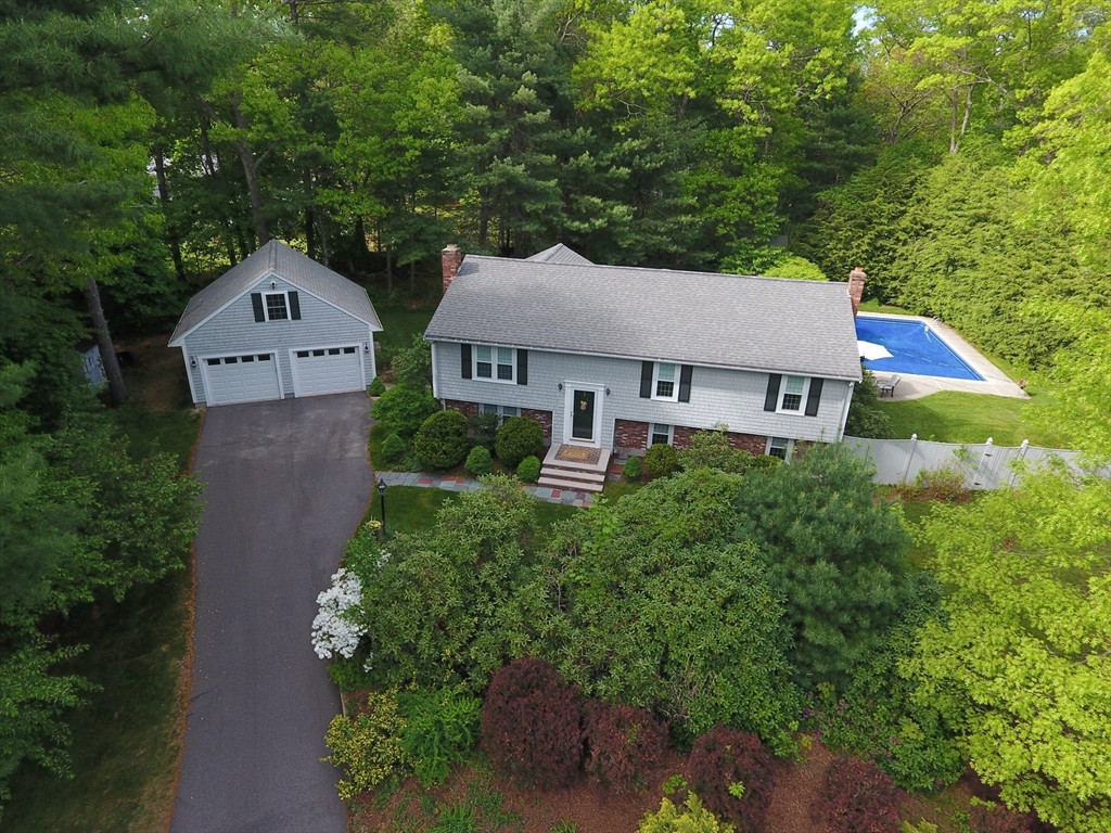 25 Laurie Cir