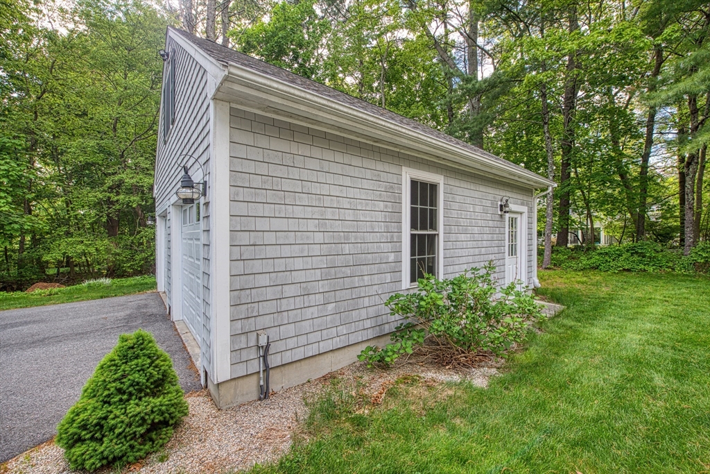 25 Laurie Cir