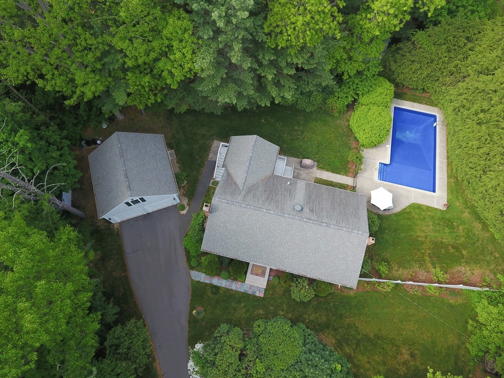 25 Laurie Cir
