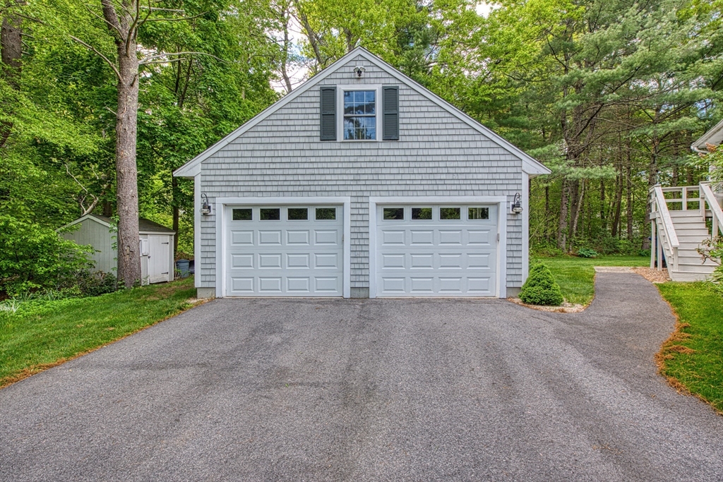 25 Laurie Cir