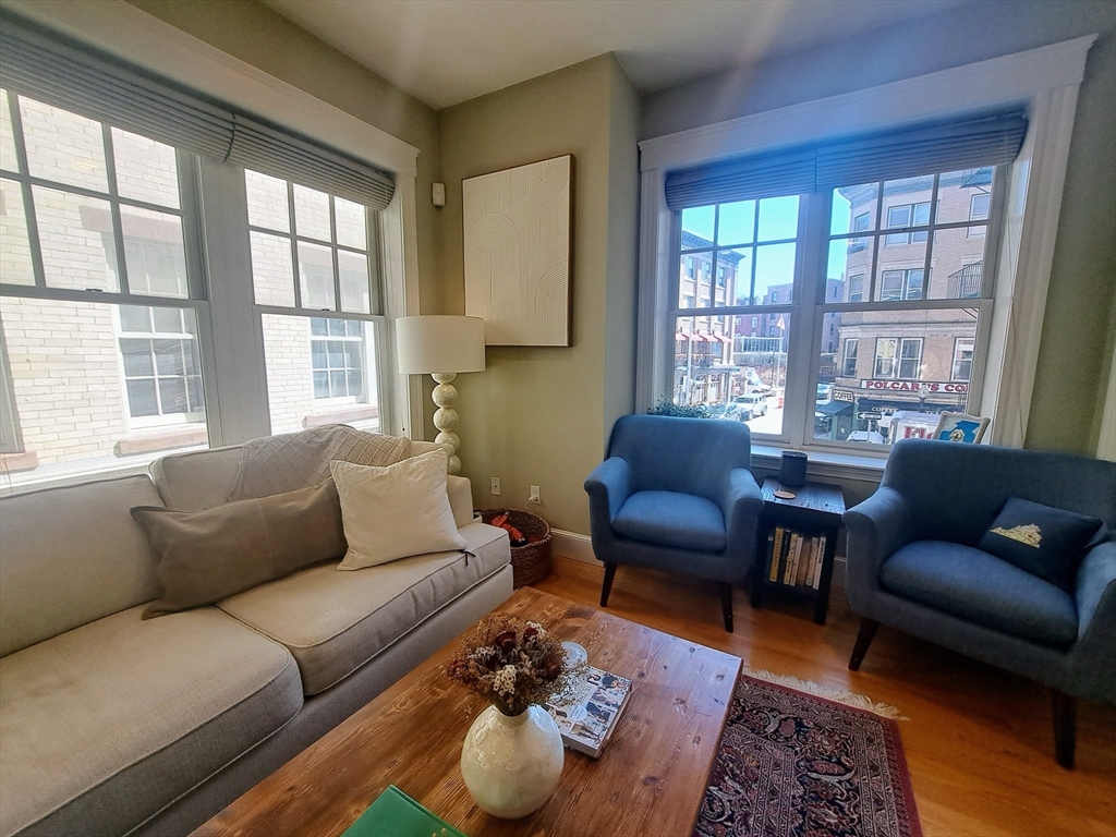 8-12 Bartlett Pl 3