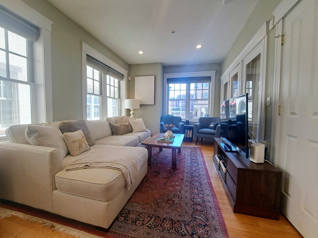 8-12 Bartlett Pl 3
