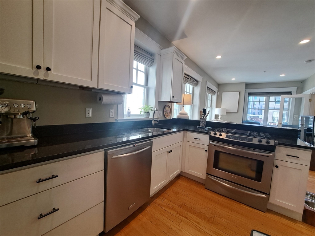 8-12 Bartlett Pl 3