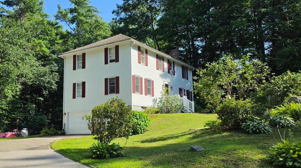 2 Greenleaf Dr, Exeter, NH Photo #1