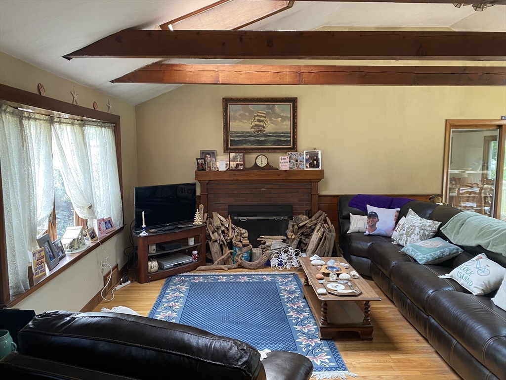 31 Edith Holmes Dr
