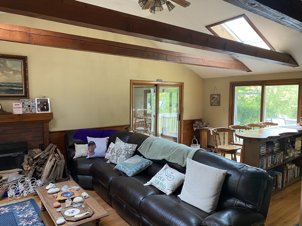 31 Edith Holmes Dr