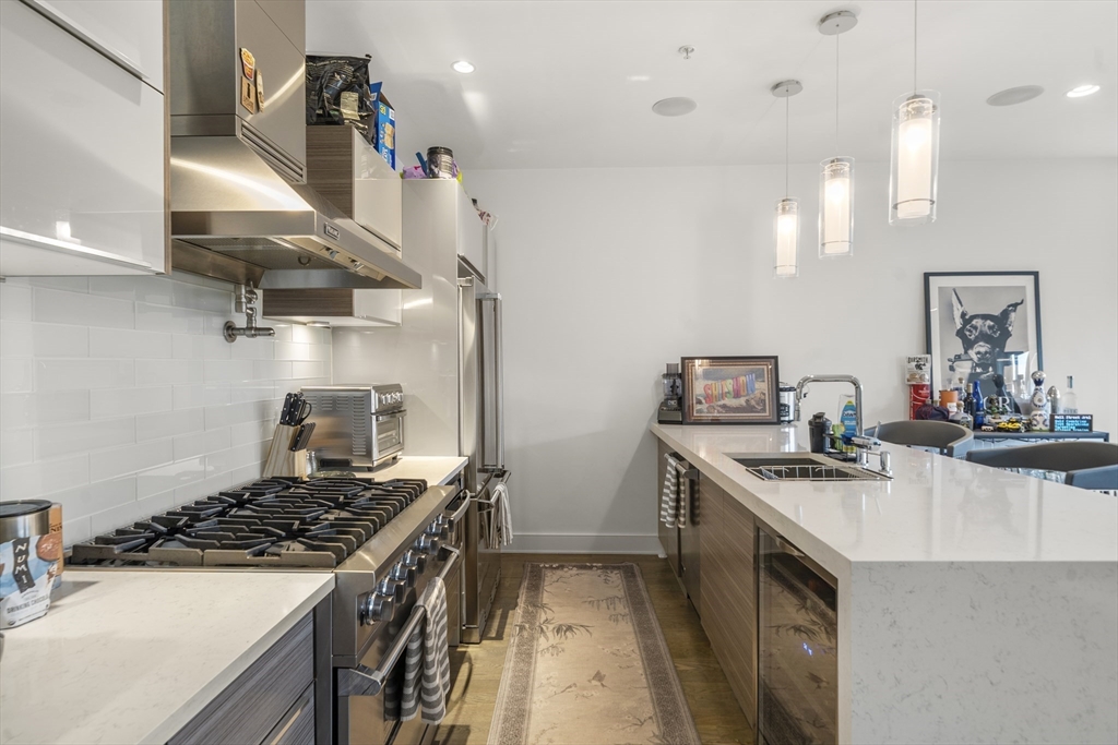 48 Gold St 102