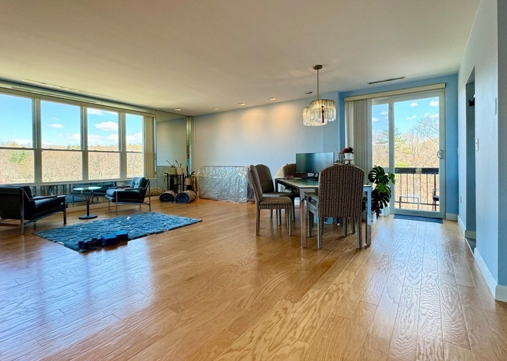 210 Nahanton St 522