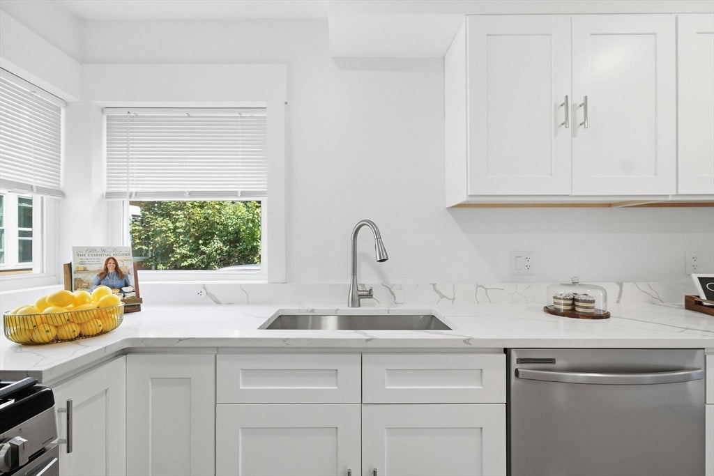 21 Chestnut St, Woburn, MA, 21 Chestnut St, Woburn, MA Photo #16