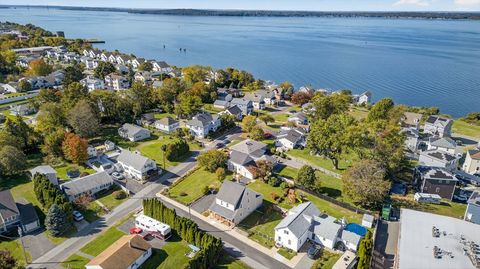 25 Winward St Fall River MA 02724