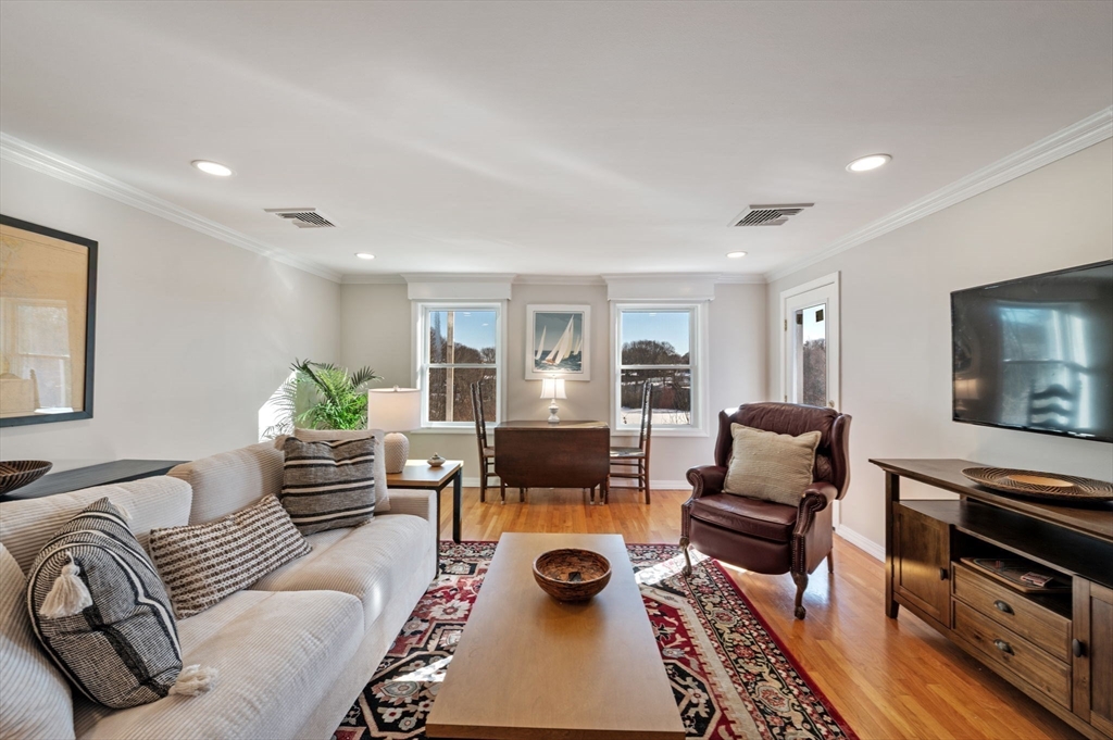 212 Humphrey Street 205