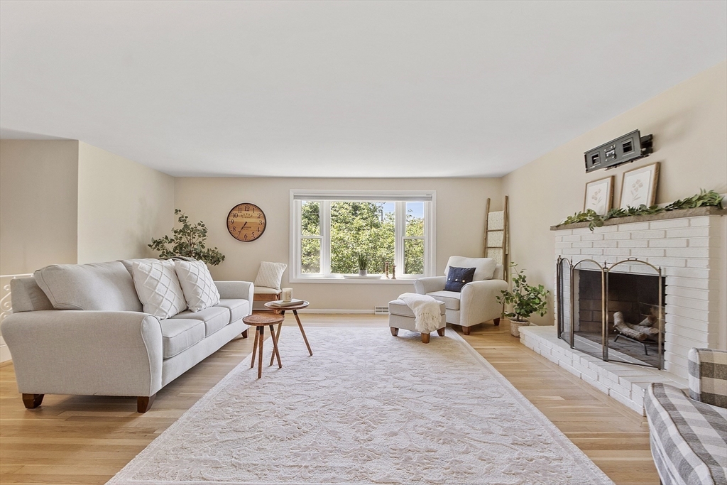 49 Angelica Dr