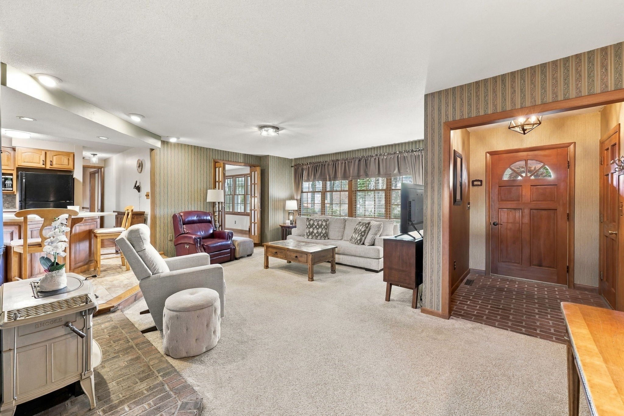 89 Almon Ave, West Springfield, MA Photo #4
